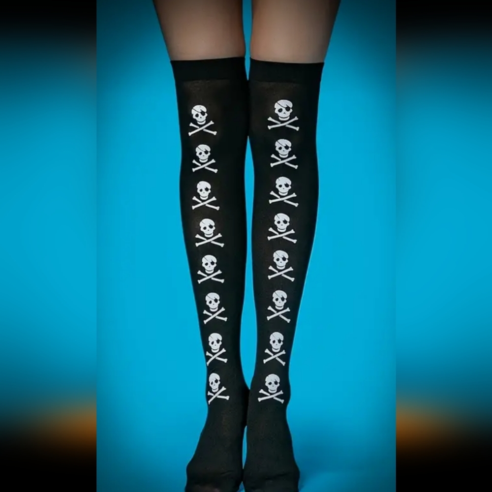 Above knee skull socks, Skul lmakeup bag